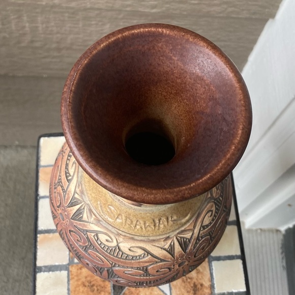 Sarawak Hand Carved Collectible Pottery Vase Signed 9” - Picture 6 of 8